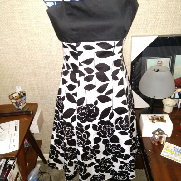 Nine West Dress - Size 2 - Black & White - Picture 2 of 5